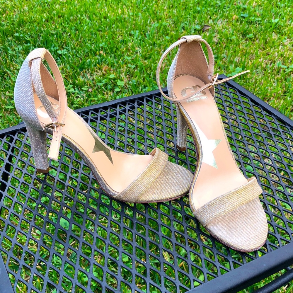 NEAR NEW! WORN ONCE! GB Ella Quent Ankle Strap Glitter Shoes 7